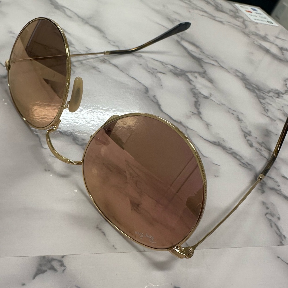 Rose Gold Round Metal Ray-Ban Sunglasses
